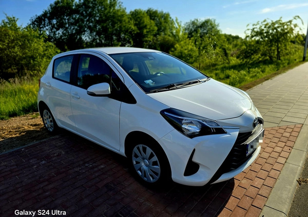 Toyota Yaris cena 39900 przebieg: 74800, rok produkcji 2018 z Białystok małe 301